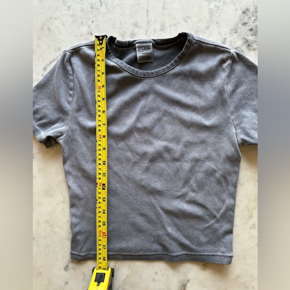 VS PINK fitted cropped tee. Size M - Picture 4 of 5